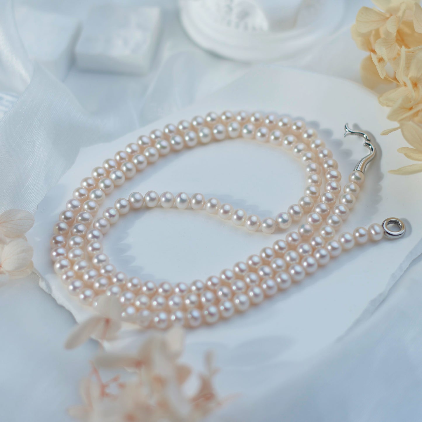 Sweater Pearl Necklace