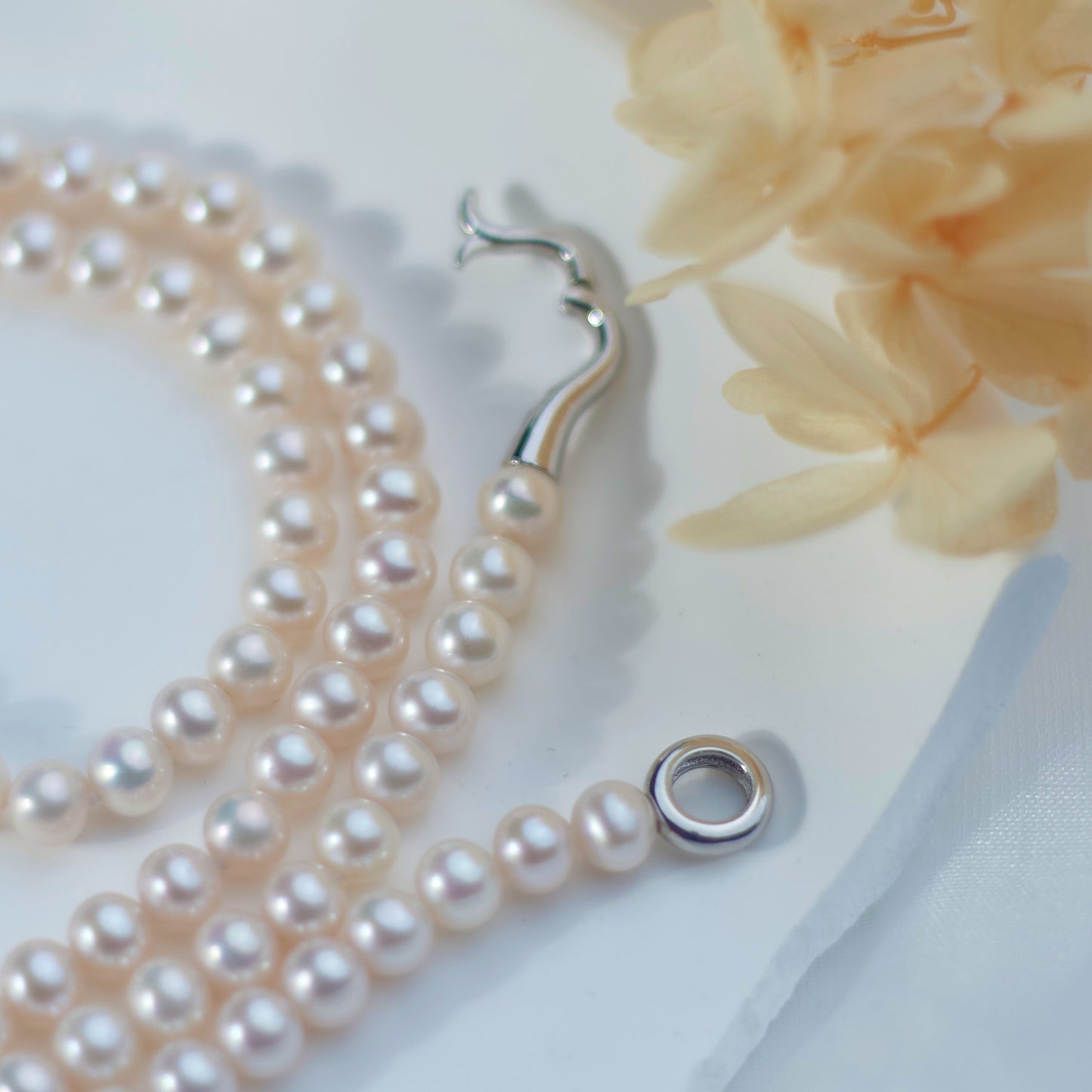 Sweater Pearl Necklace