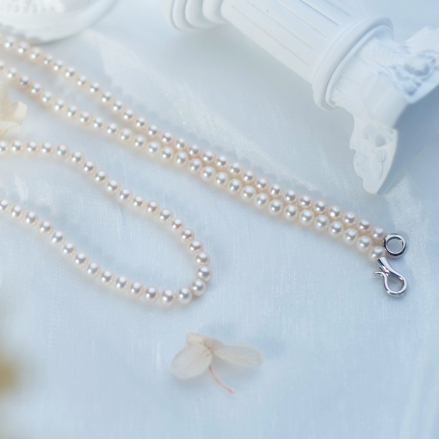 Sweater Pearl Necklace